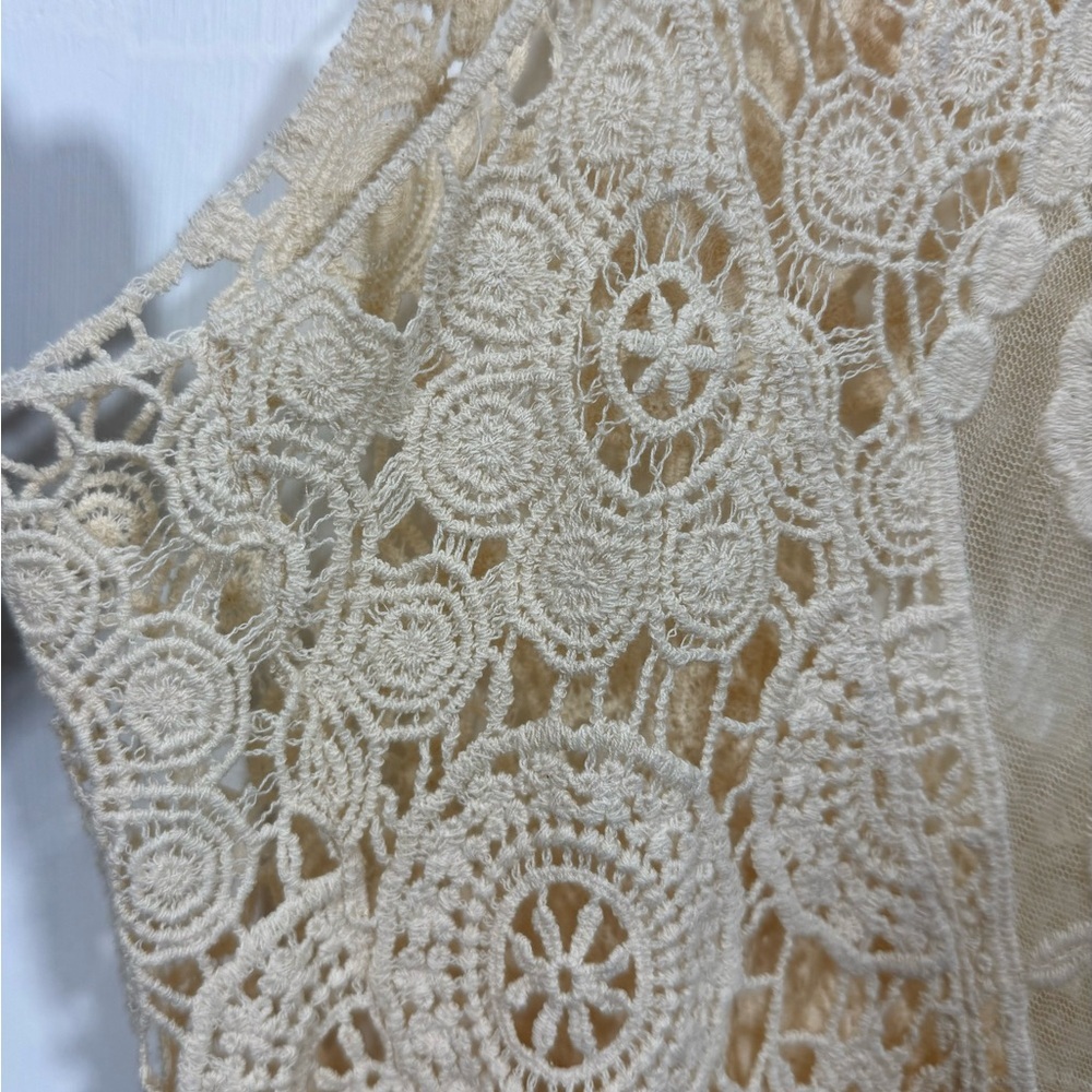 Chico's Beige Lace Crochet Vest ( Chico’s Chart Size 3 ) - Picture 8 of 9